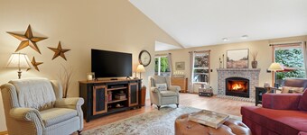 Comfortable & Clean | 2 King Beds | Single Level