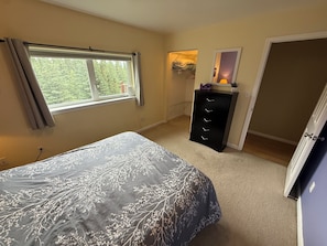 4 habitaciones, tabla de planchar con plancha, wifi y ropa de cama 