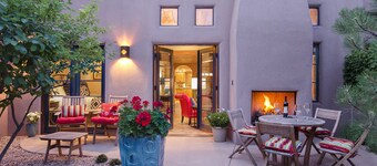 Luxury in "THE HEART OF" Santa Fe! 3 Bed/3 Bath Townhouse 3 block walk to Plaza