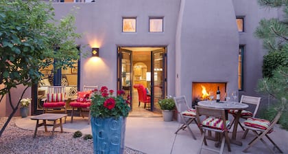 Ylellinen "HEART OF" Santa Fe! 3 Bed / 3 Bath Townhouse 3 korttelin kävelystä Plaza