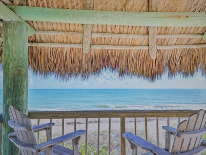 BEACH HOUSE WITH PRIVATE SALTWATER POOL & SPA + WALK TO BEACH 