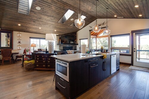 20 acres private ranch with Mountain View’s 