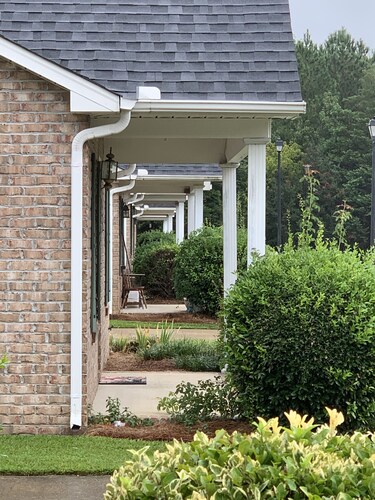 Exquisite 2BR Ranch-Style Home Prime Greenville Location