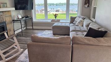 TV connectée, cheminée, jeux vidéo, lecteur de DVD