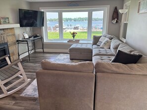 Smart-TV, Kamin, Videospiele, DVD-Player