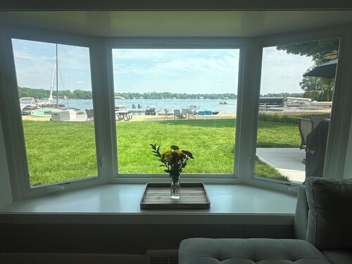 Lakefront Family Friendly Home with Large Sandy Beach and Beautiful Views