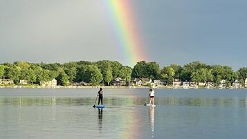 PĂ„ stranden, solstolar och strandhanddukar