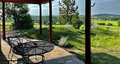 Comfy home with an Unrivaled View. Only 20 min from Mt. Rushmore!