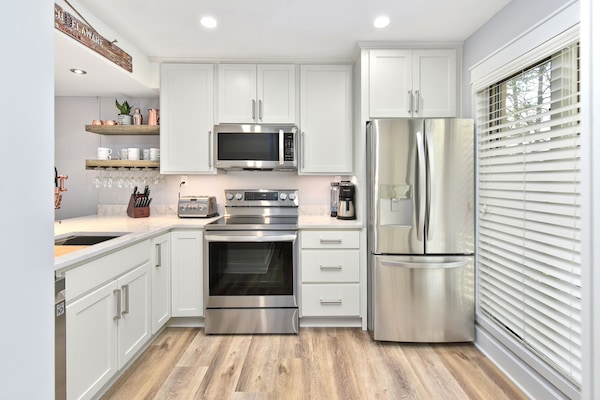 Frigorífic, microones, forn i placa de cuina