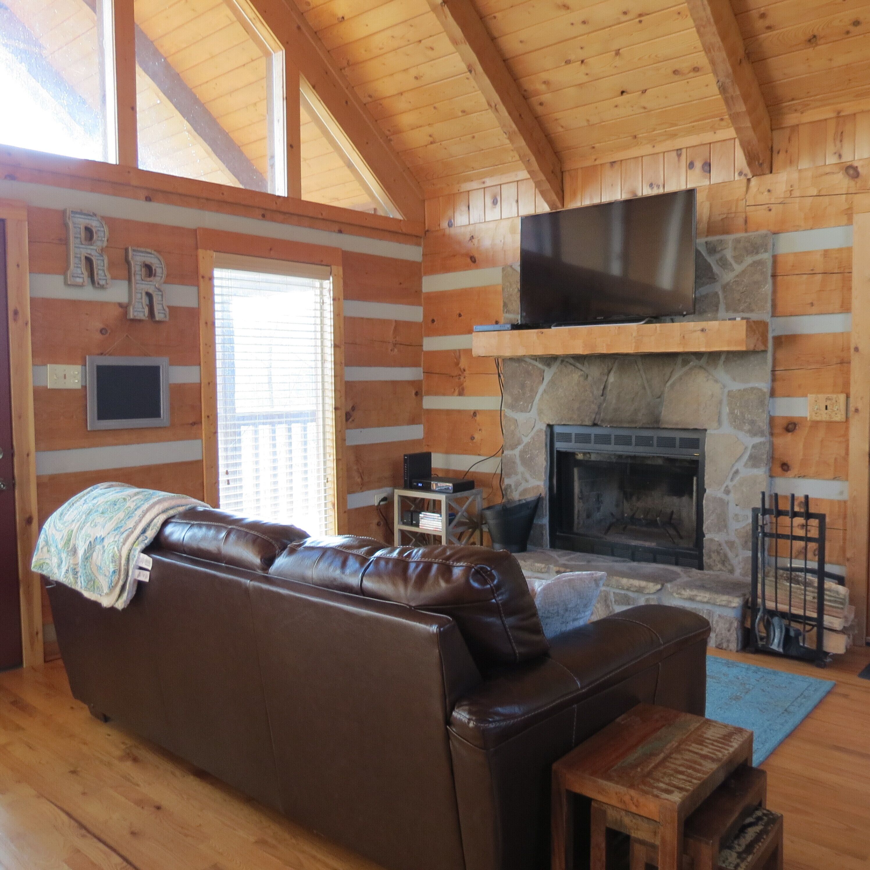 Smart TV, fireplace, DVD player