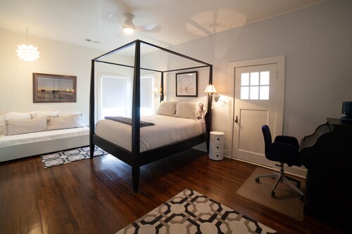 Renovated Adobe One Block From Marfa Courthouse Across From The Hotel Paisano