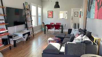 Smart TV, books, stereo