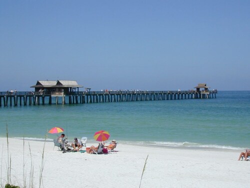 Sea Breeze Paradise - Walk to Vanderbilt Beach and Mercato, Heated Pool Home