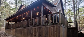 Time Well Wasted- Spacious! Hot Tub,Shuffleboard,Playset,Free firewood!