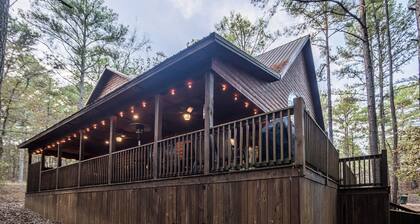 Time Well Wasted- Spacious! Hot Tub,Shuffleboard,Playset,Free firewood!