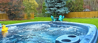 Premium Theatre Hot-Tub Forest View Home near Whitworth University