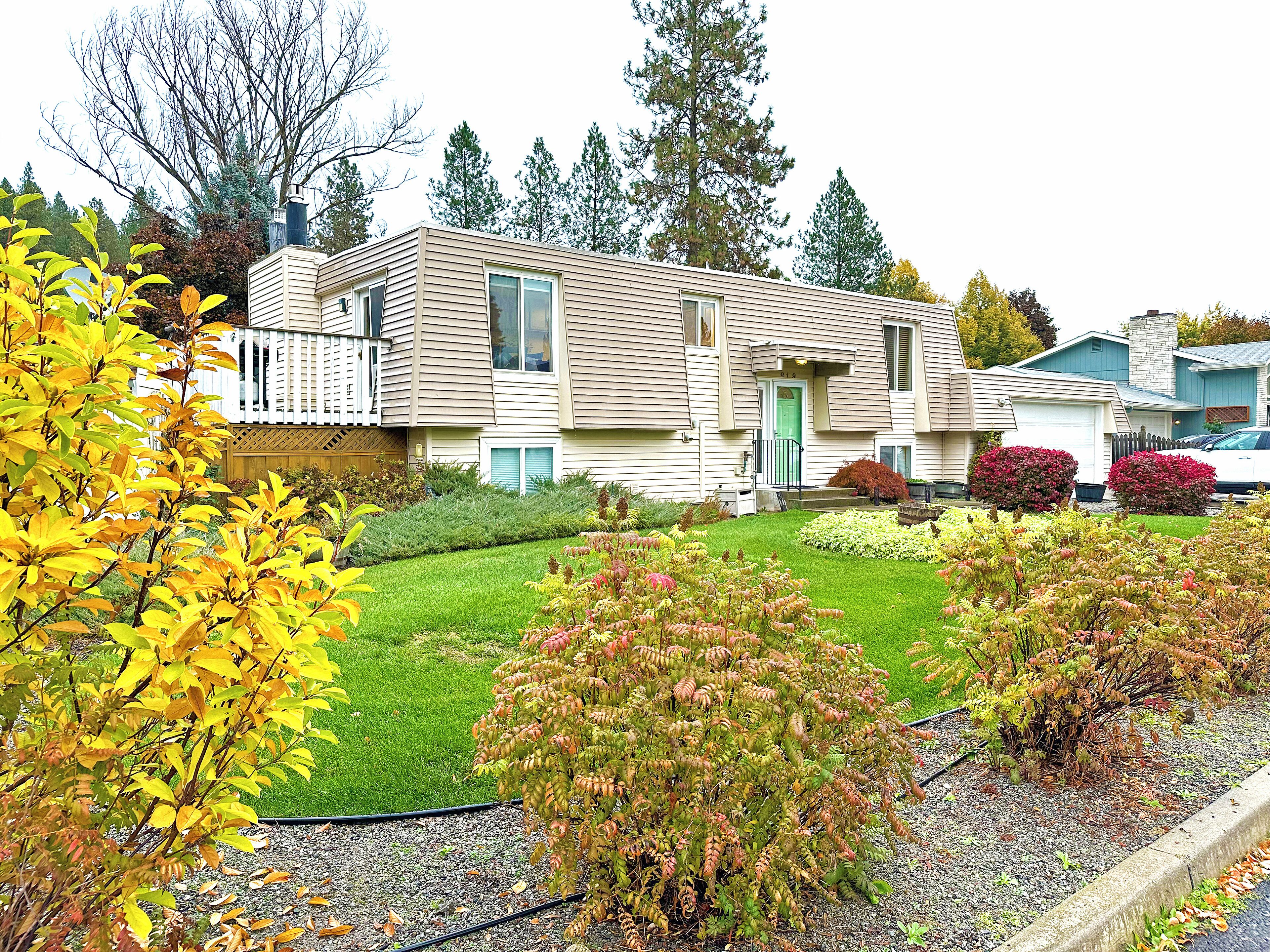 PineRiver House. Walk to the Little Spokane River. Near Wandermere Golf Course.