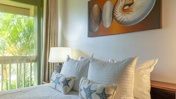 2 chambres, bureau, fer et planche à repasser, lit de bébé portatif