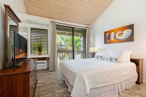 2 bedrooms, desk, iron/ironing board, travel cot - Cozy 1 Bedroom Loft Near Beaches (Kahuku)