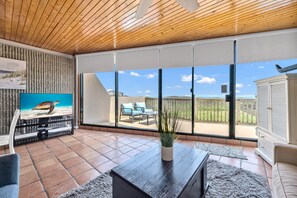 Smart TV, DVD player, table tennis, books