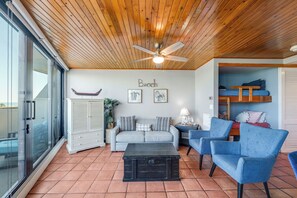 Smart TV, DVD player, table tennis, books