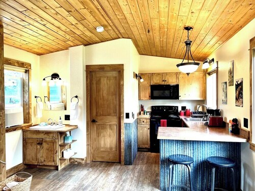 Cozy Cabin With Mountain Views