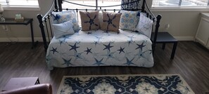 1 soverom, skrivebord, strykejern/-brett og wi-fi (inkludert)