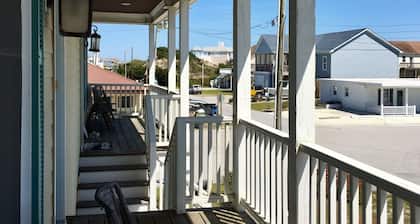 Stunning 3-Story Cottage Ocean & Sound Views with Beach Access