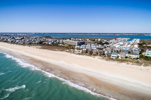 Stunning 3-Story Cottage  Ocean & Sound Views with Beach Access