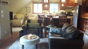 Smart-TV, Kamin, DVD-Player, Bücher