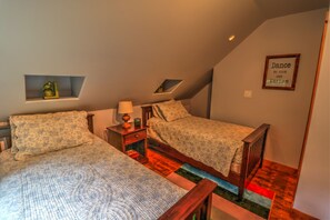 2 Schlafzimmer, Schreibtisch, Bügeleisen/Bügelbrett, kostenloses WLAN