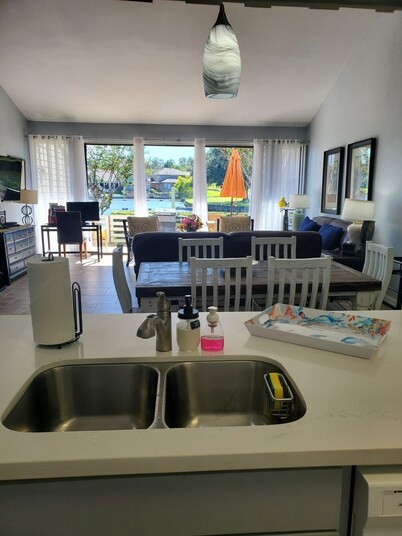 Fun Waterfront Condo in April Sound