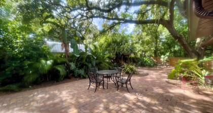 Holly's Hideaway Mt Dora Charming 2/2 in Historic District
