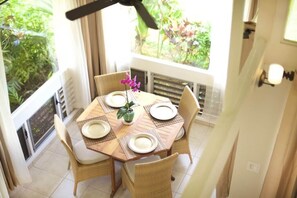 Dining - The White Lotus Oceanfront Hale (Princeville)