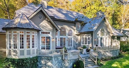 Lakefront Estate! Lake Toxaway Golfklubi / Kylpylä / Tennis / Veneily / Patikointi / Kalastus!