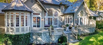 Luxurious Lakefront. Private Golf Club, Tennis, Boating, Hiking, Dining