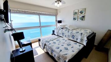 3 bedrooms, desk, iron/ironing board, travel crib