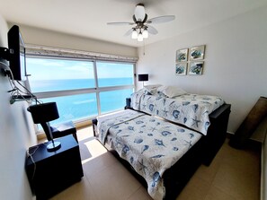 3 chambres, bureau, fer et planche à repasser, lit parapluie