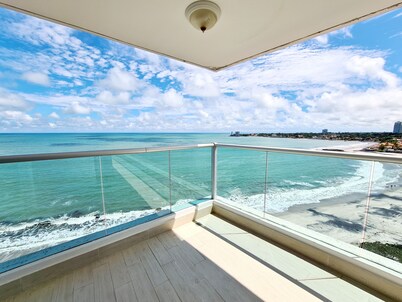 Beachfront Bahia! 3 Bedroom, 3.5 Bathrooms, Spectacular Pools, Flex Cancellation