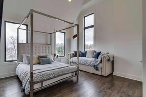 6 bedrooms, iron/ironing board, WiFi, bed sheets