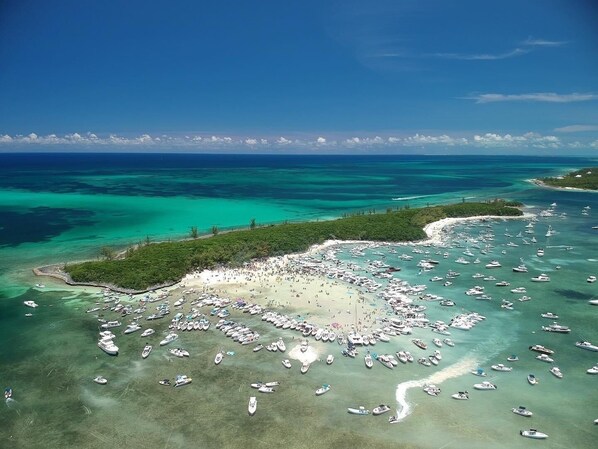 Beach nearby, sun-loungers, beach towels - Luxury Vacation! The Best of the Best! Ocean Villa Treasure Cay, Bahamas (Treasure Cay)