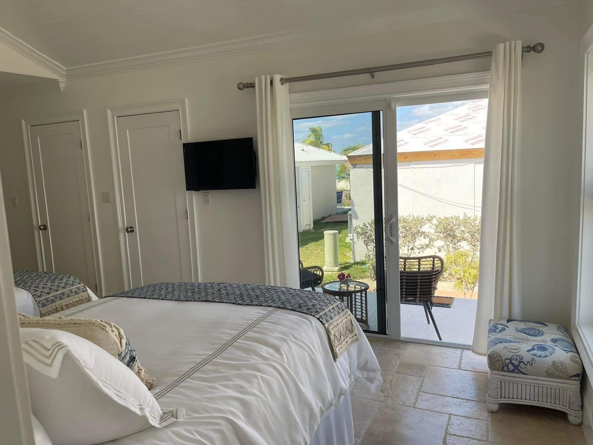 2 chambres, bureau, fer et planche à repasser, lit parapluie