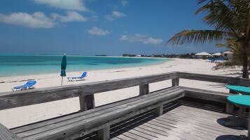 Platja a a prop, gandules de platja i tovalloles de platja