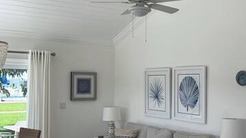 Televisor intel·ligent i llibres