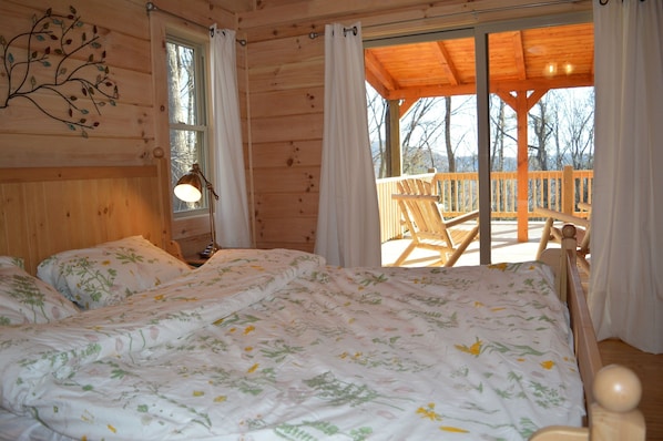 3 bedrooms, memory-foam beds, iron/ironing board, travel cot