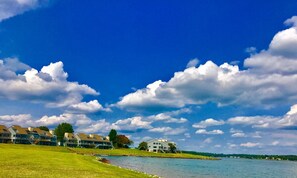 Exterior - PEAK FALL COLORS NOW-BERNARDS LANDING-BEST AMENITIES INDOOR POOL HOT TUB-OPEN (Moneta)