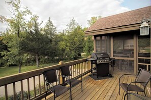Outdoor dining - Marvelous Home Away From Home, 4 + 5 Bdr Nxt Dr - Lrg Group Gathering -With Hot Tubs (Guilford Township)