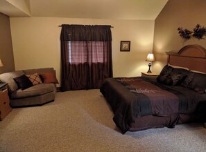 Iron/ironing board, WiFi, bed sheets - Marvelous Home Away From Home, 4 + 5 Bdr Nxt Dr - Lrg Group Gathering -With Hot Tubs (Guilford Township)