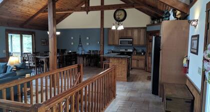 Marvelous Home Away From Home, 4 + 5 Bdr Nxt Dr - Lrg Group Gathering -With Hot Tubs