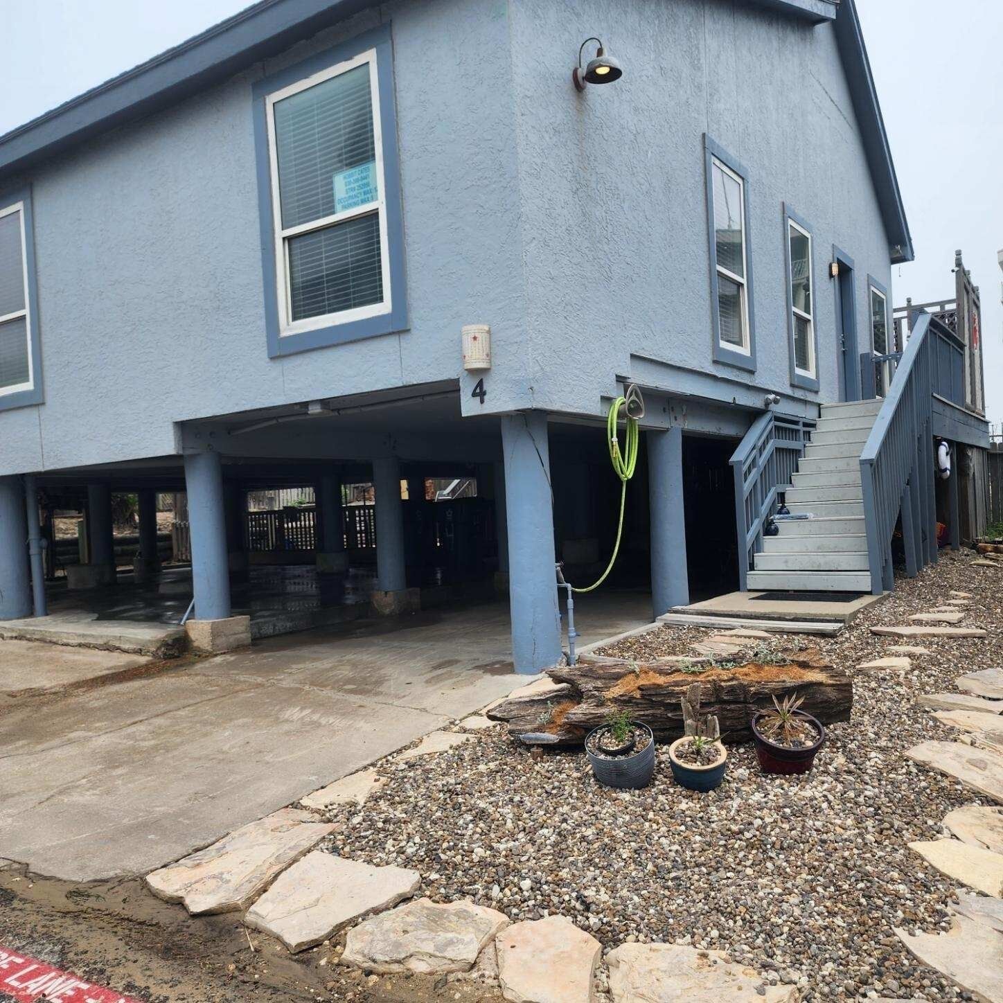 100 yards to the beach, private boardwalk, perfect for 2 families with kids
